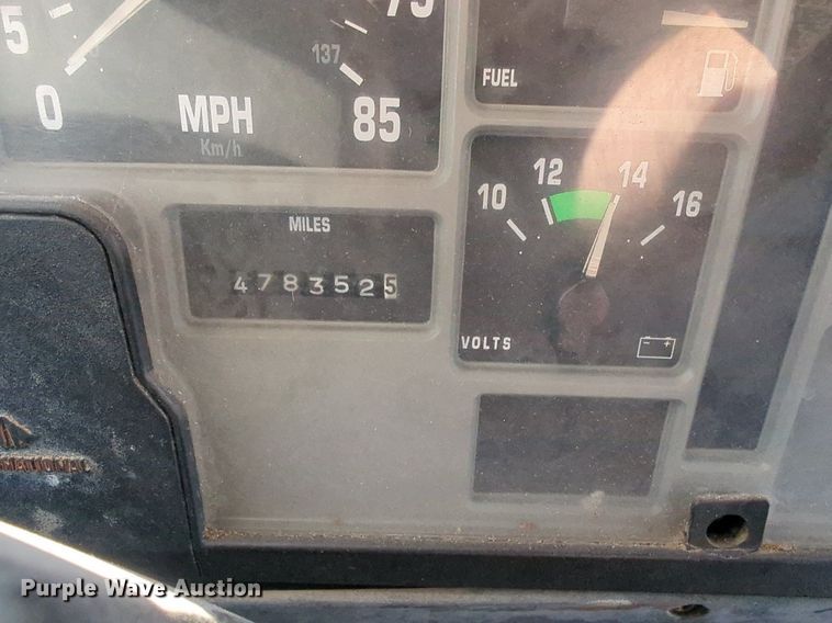 image for item DL1050 1996 International 8100 semi truck