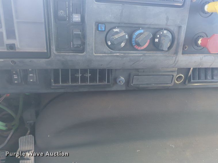 image for item DL1050 1996 International 8100 semi truck