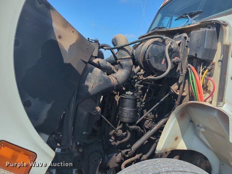 image for item DL1050 1996 International 8100 semi truck