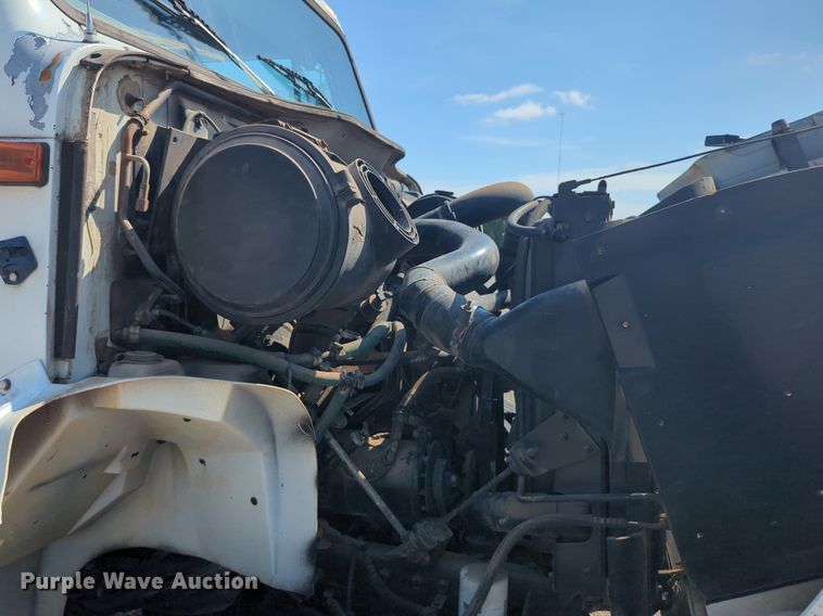 image for item DL1050 1996 International 8100 semi truck