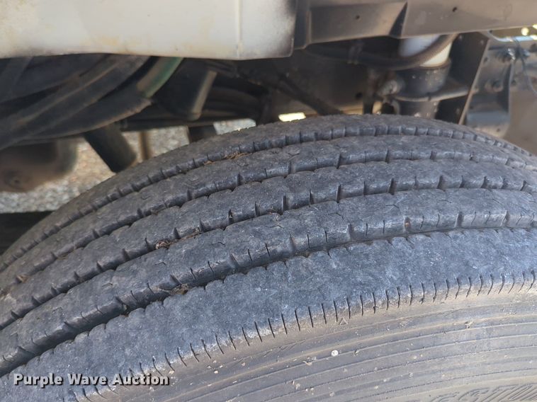 image for item DL1050 1996 International 8100 semi truck