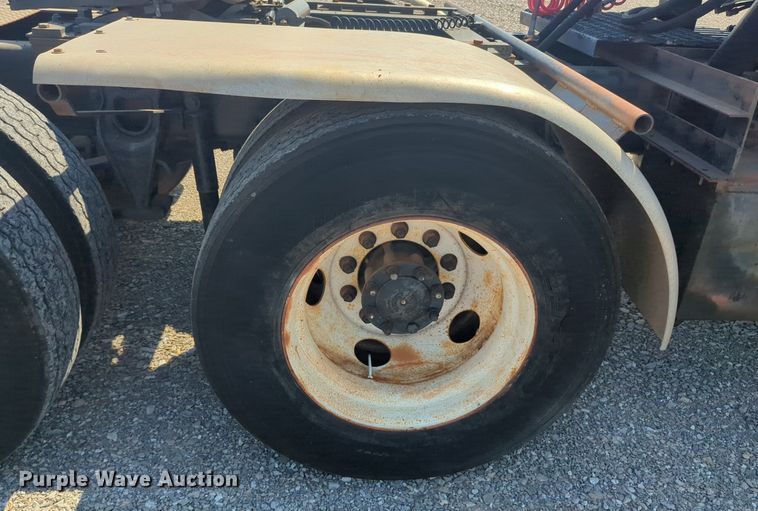 image for item DL1050 1996 International 8100 semi truck