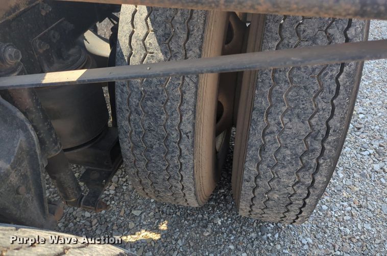 image for item DL1050 1996 International 8100 semi truck