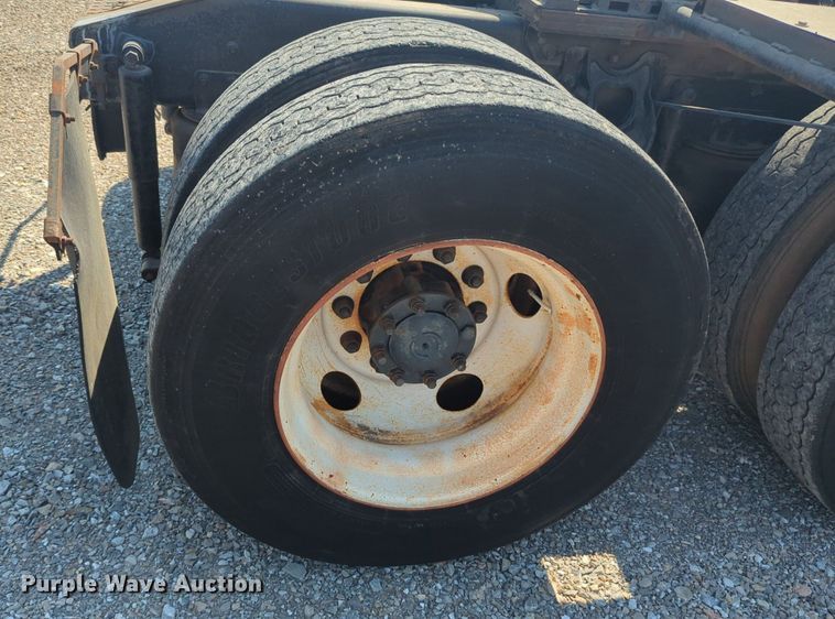 image for item DL1050 1996 International 8100 semi truck