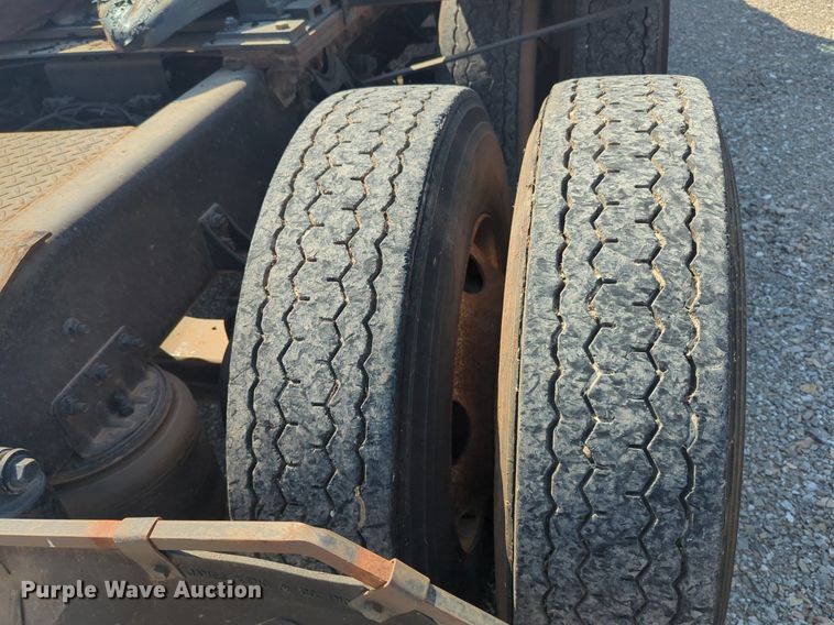 image for item DL1050 1996 International 8100 semi truck