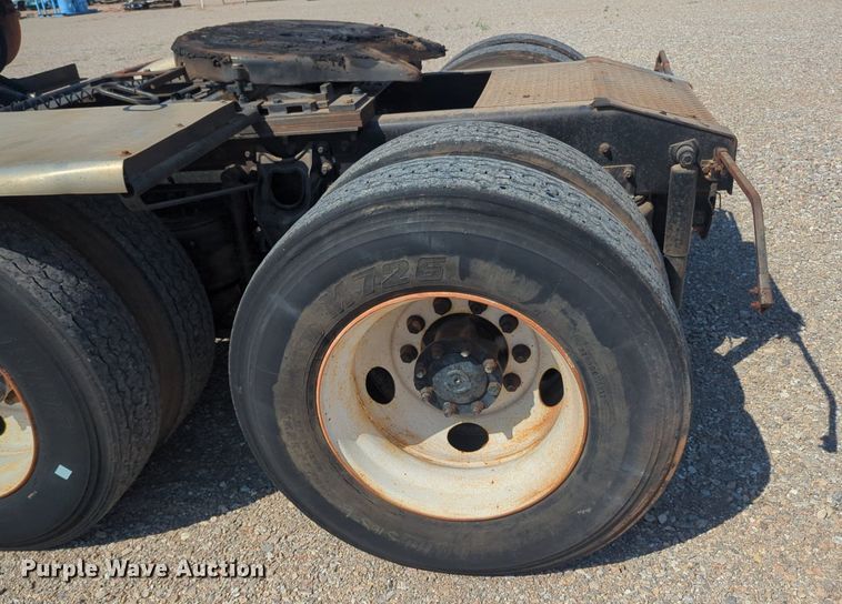 image for item DL1050 1996 International 8100 semi truck