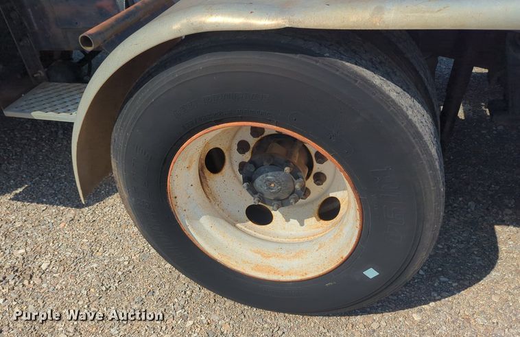 image for item DL1050 1996 International 8100 semi truck