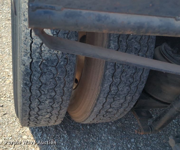 image for item DL1050 1996 International 8100 semi truck