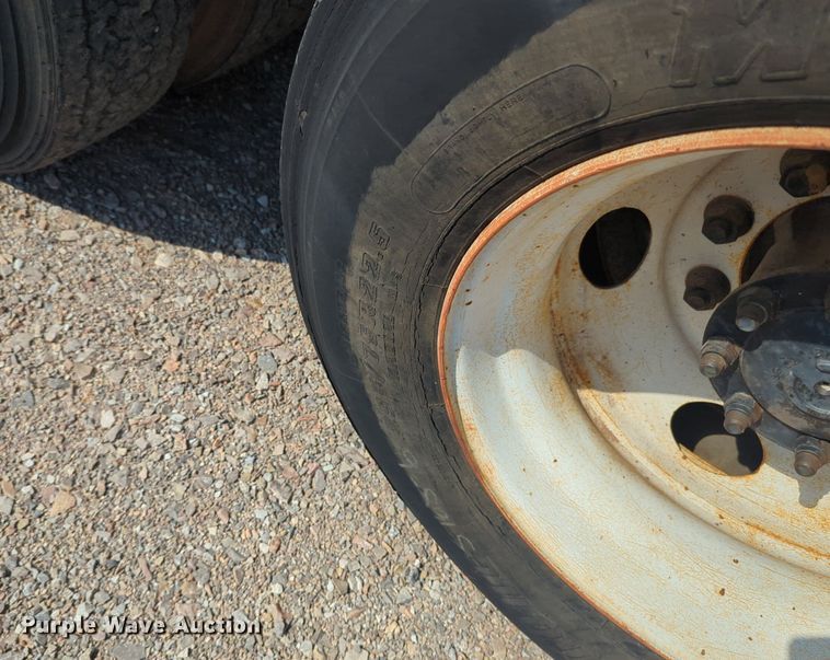 image for item DL1050 1996 International 8100 semi truck