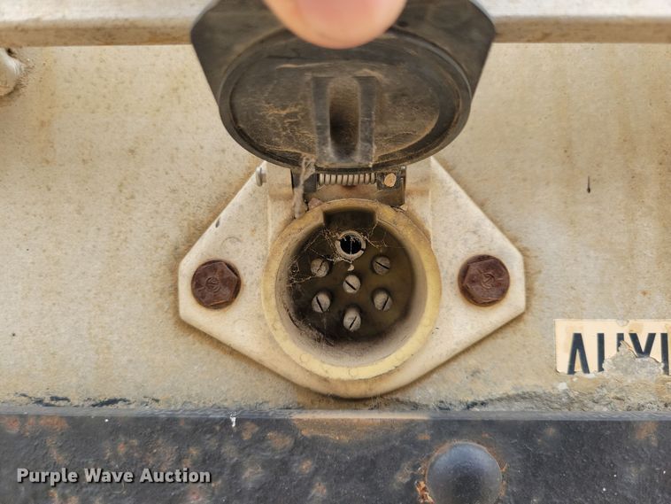 image for item DN3619 2000 Reinke Manufacturing Company drop deck trailer