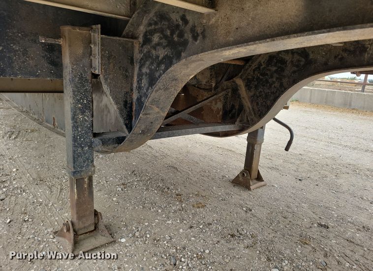 image for item DN3619 2000 Reinke Manufacturing Company drop deck trailer