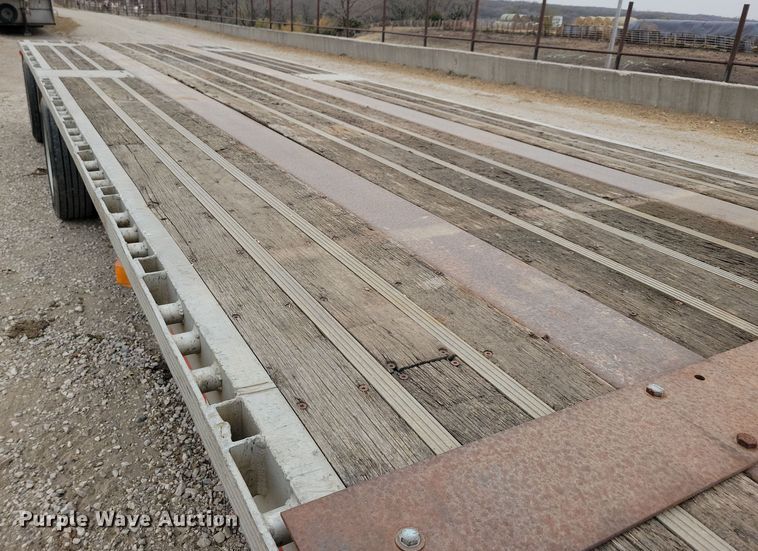 image for item DN3619 2000 Reinke Manufacturing Company drop deck trailer