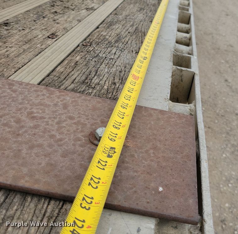 image for item DN3619 2000 Reinke Manufacturing Company drop deck trailer