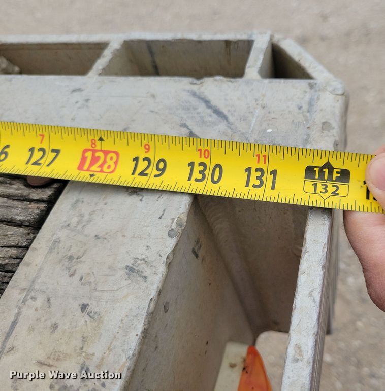 image for item DN3619 2000 Reinke Manufacturing Company drop deck trailer