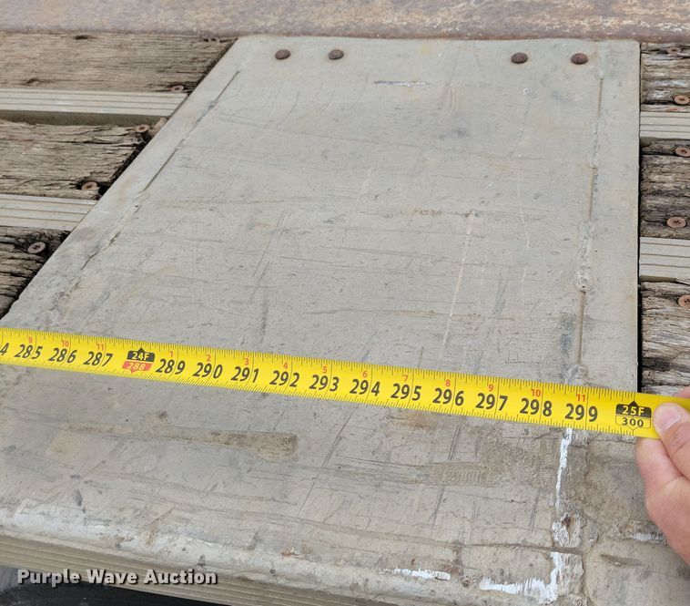 image for item DN3619 2000 Reinke Manufacturing Company drop deck trailer