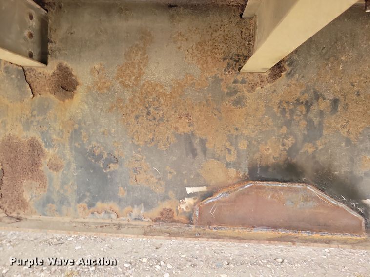 image for item DN3619 2000 Reinke Manufacturing Company drop deck trailer