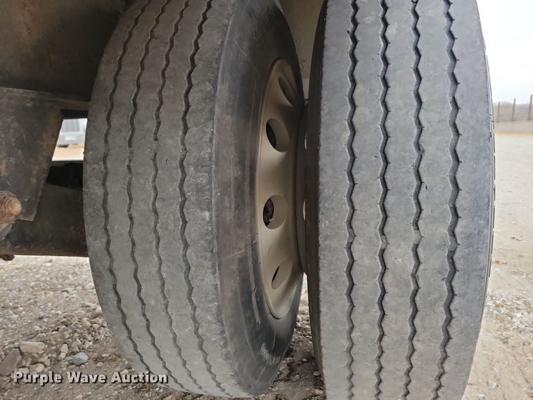 image for item DN3619 2000 Reinke Manufacturing Company drop deck trailer