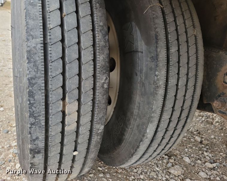 image for item DN3619 2000 Reinke Manufacturing Company drop deck trailer