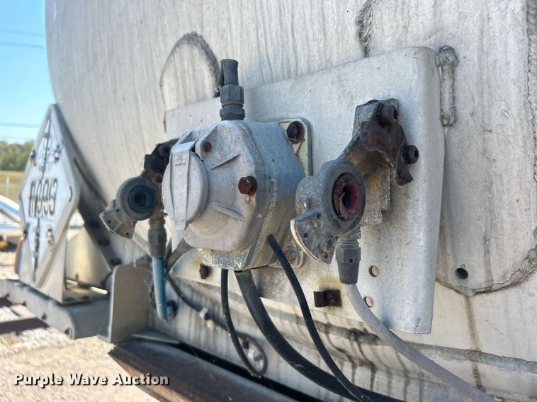 image for item DO7555 1980 Pullman Trailmobile tank trailer