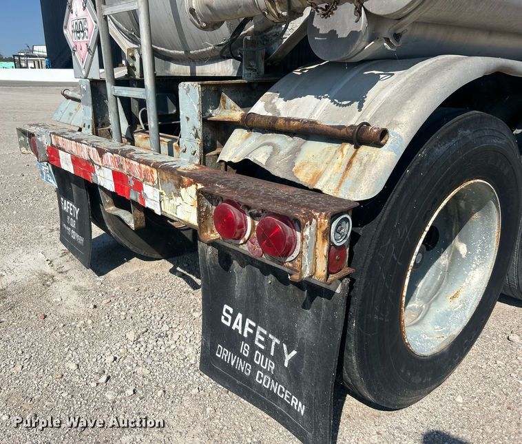 image for item DO7555 1980 Pullman Trailmobile tank trailer