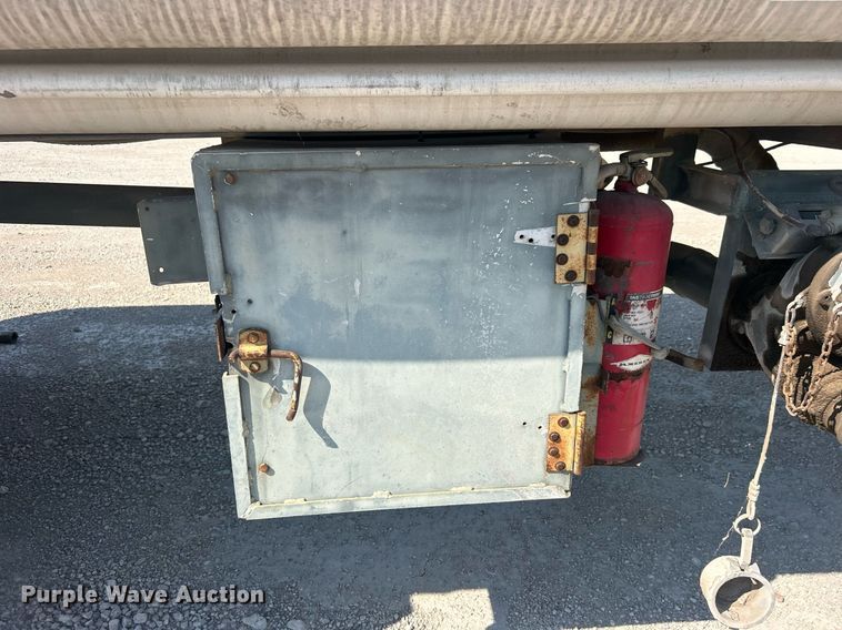 image for item DO7555 1980 Pullman Trailmobile tank trailer