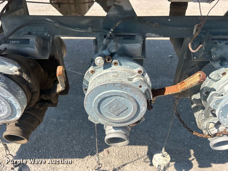 image for item DO7555 1980 Pullman Trailmobile tank trailer