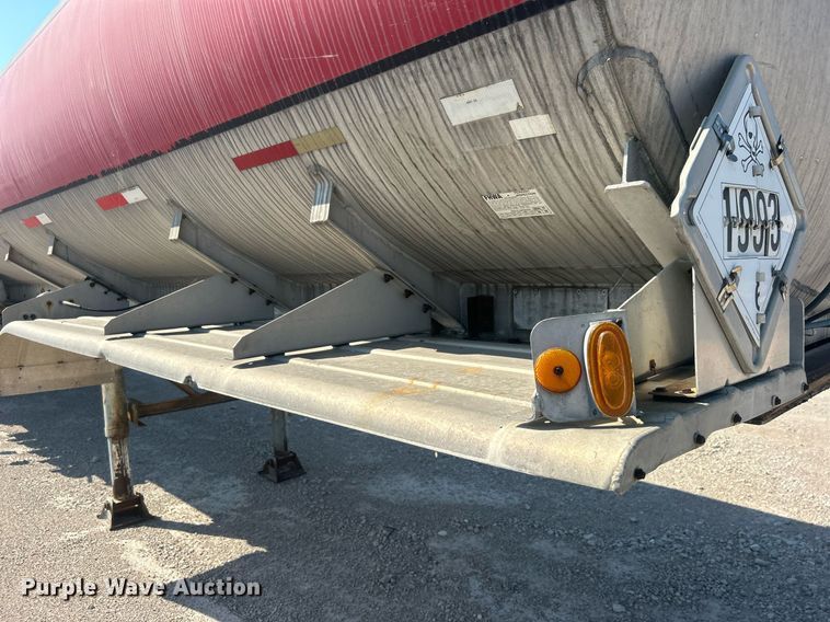 image for item DO7555 1980 Pullman Trailmobile tank trailer