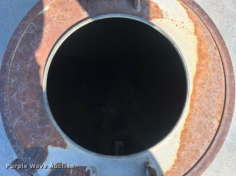 image for item DO7555 1980 Pullman Trailmobile tank trailer