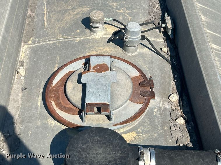 image for item DO7555 1980 Pullman Trailmobile tank trailer