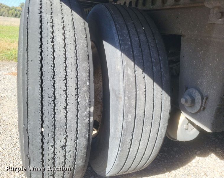 image for item DQ3730 2011 Wabash  dry van trailer