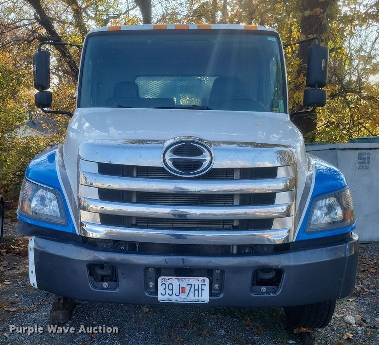 image for item DQ3739 2020 Hino Conventional  flatbed truck