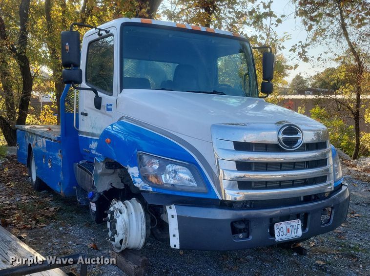 image for item DQ3739 2020 Hino Conventional  flatbed truck