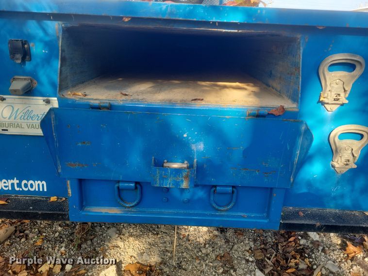 image for item DQ3739 2020 Hino Conventional  flatbed truck