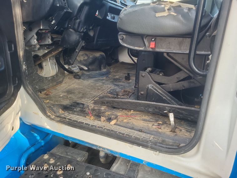 image for item DQ3739 2020 Hino Conventional  flatbed truck