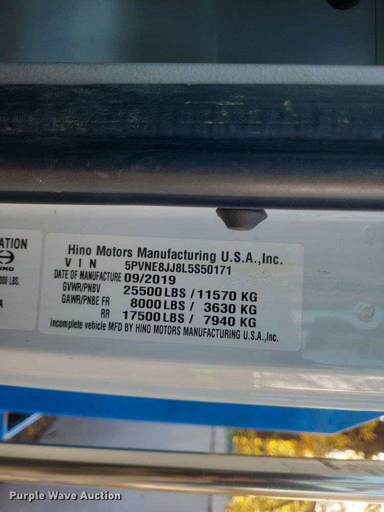 image for item DQ3739 2020 Hino Conventional  flatbed truck