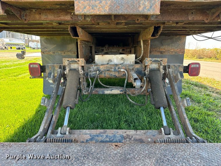 image for item DT2050 2005 Sterling  box truck