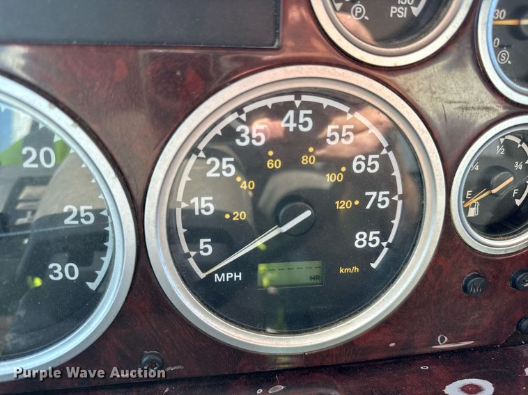 image for item DT2050 2005 Sterling  box truck