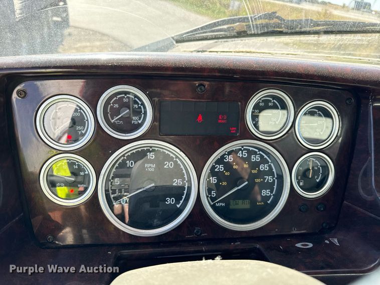 image for item DT2050 2005 Sterling  box truck