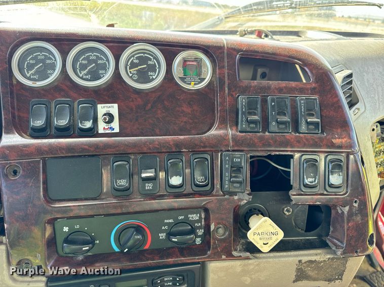 image for item DT2050 2005 Sterling  box truck