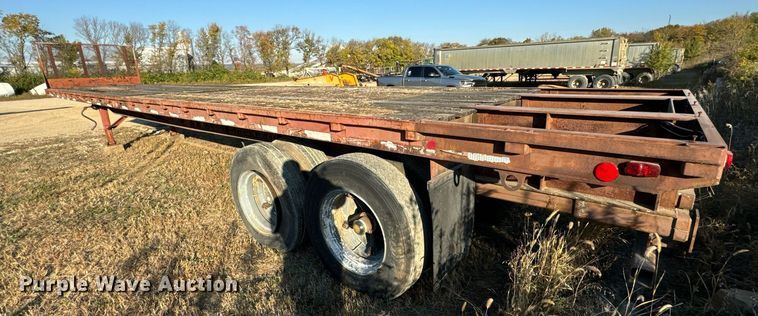 image for item DT2095 1983 Great Dane  GPS-42 flatbed trailer