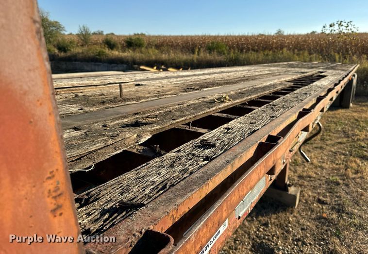 image for item DT2095 1983 Great Dane  GPS-42 flatbed trailer