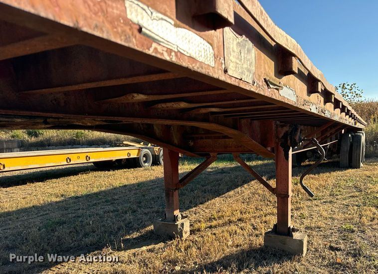 image for item DT2095 1983 Great Dane  GPS-42 flatbed trailer