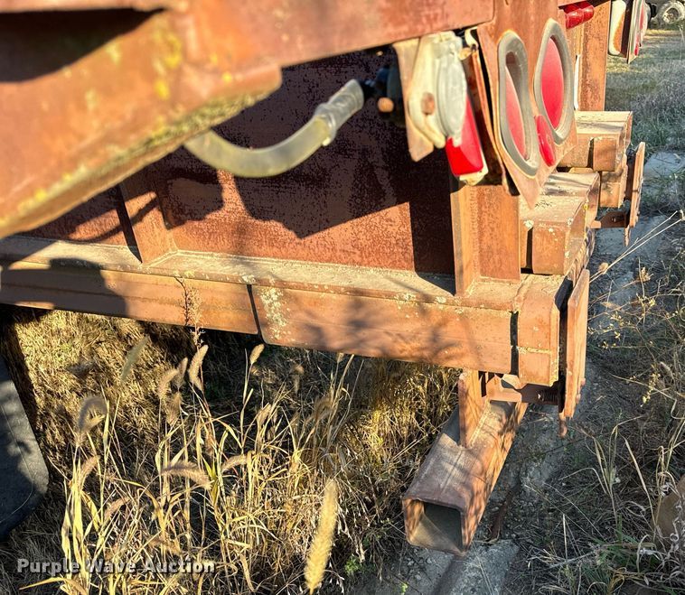 image for item DT2095 1983 Great Dane  GPS-42 flatbed trailer