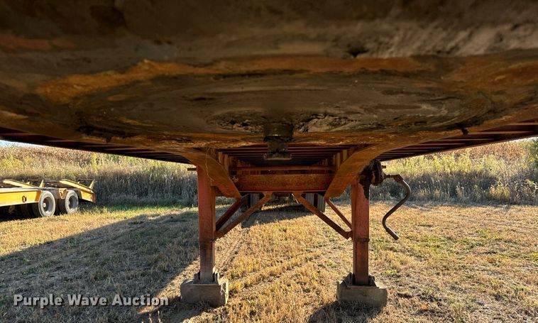 image for item DT2095 1983 Great Dane  GPS-42 flatbed trailer