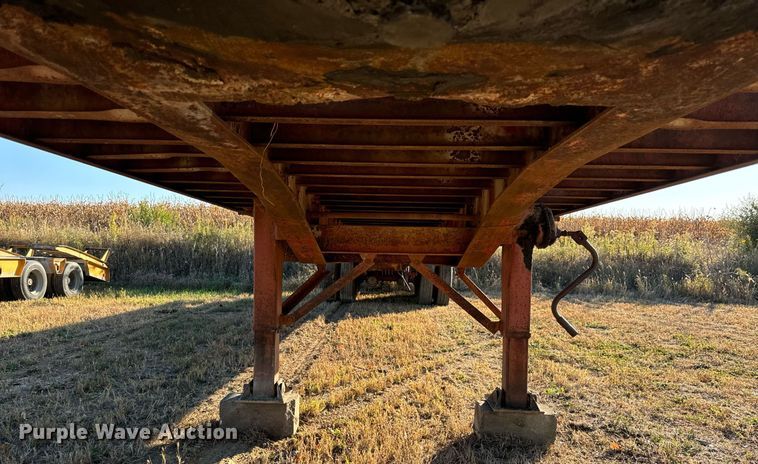 image for item DT2095 1983 Great Dane  GPS-42 flatbed trailer