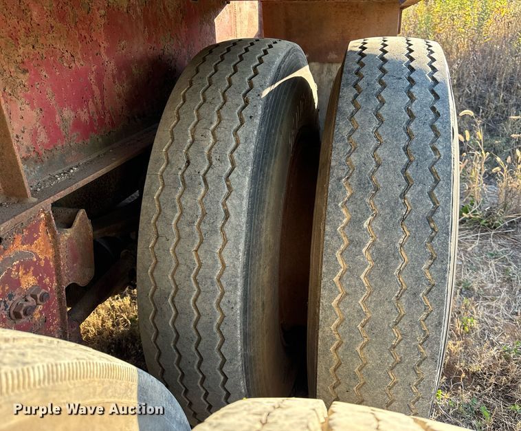 image for item DT2095 1983 Great Dane  GPS-42 flatbed trailer