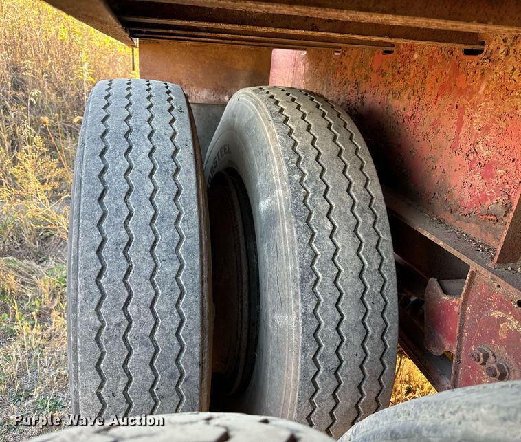 image for item DT2095 1983 Great Dane  GPS-42 flatbed trailer