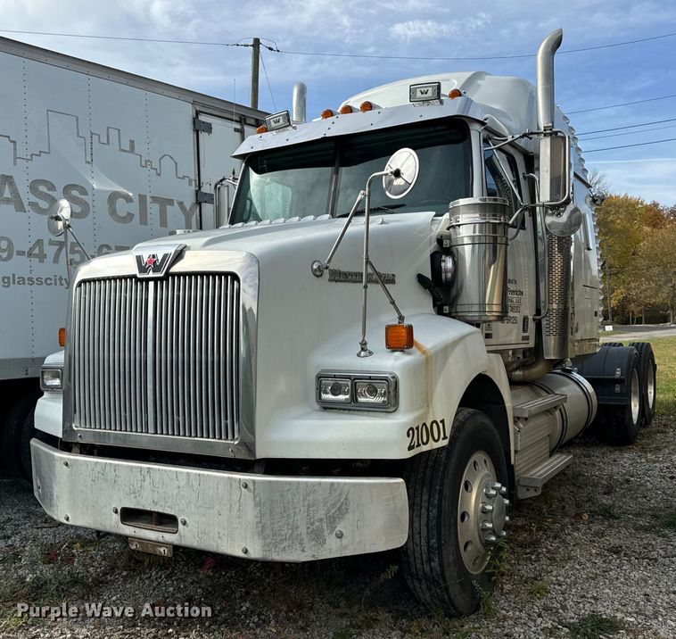image for item DT2106 2012 Western Star Conventional 4900SB semi truck