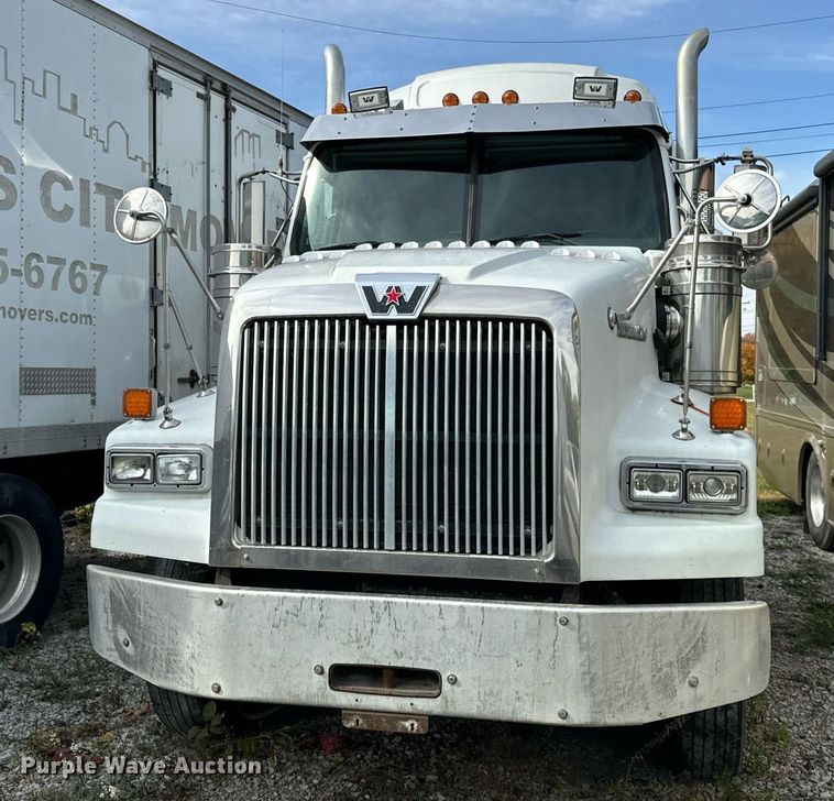 image for item DT2106 2012 Western Star Conventional 4900SB semi truck