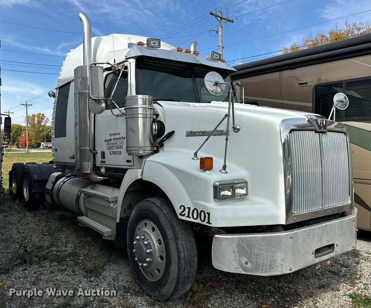 image for item DT2106 2012 Western Star Conventional 4900SB semi truck